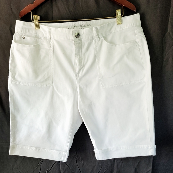 White Short - Picture 1 of 2